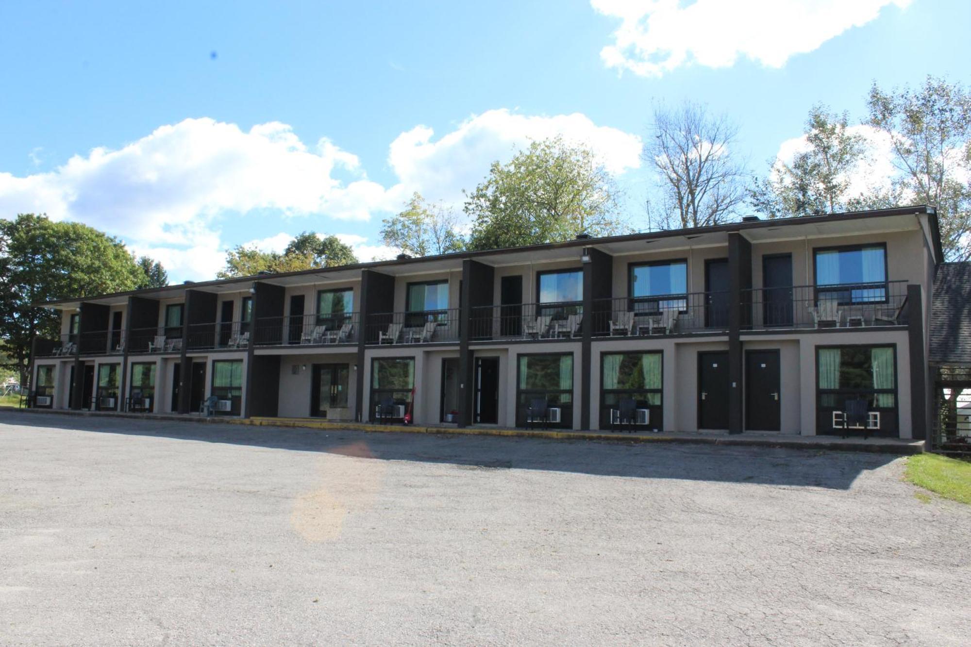 Bancroft Inn & Suites Exterior foto