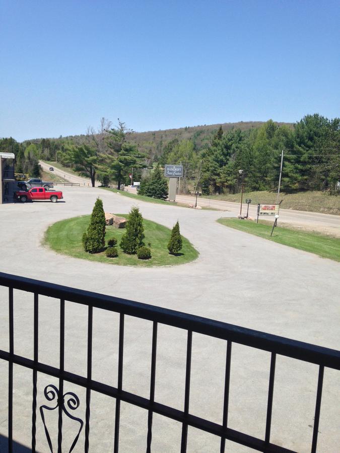 Bancroft Inn & Suites Exterior foto